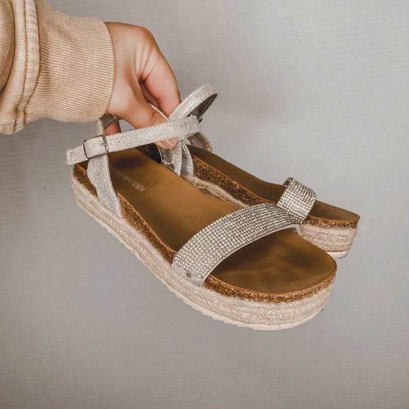 Steve Madden | Silver Glitter‎ Platform Sandals 3 - Picture 1 of 5